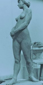 Dieses Werk entstand im Rahmen einer Weiterbildung bei Professor Henninger an der Kunstakademie Straßburg. Viele Studien nach lebendigem Modell und auch nach Gipsmodellen habe ich während meiner gesamten Studienzeit in verschiedenen Hochschulen und Akademien gemacht ( Modellierwerktätte in Bordeaux, Paris und Straßburg).